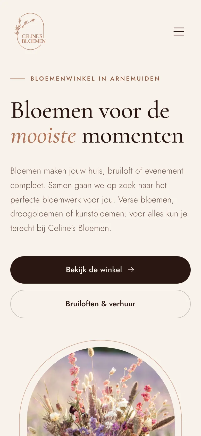 De homepage van Celine's Bloemen: Bloemen voor de mooiste momenten, met een boeket droogbloemen in de boog uit het logo